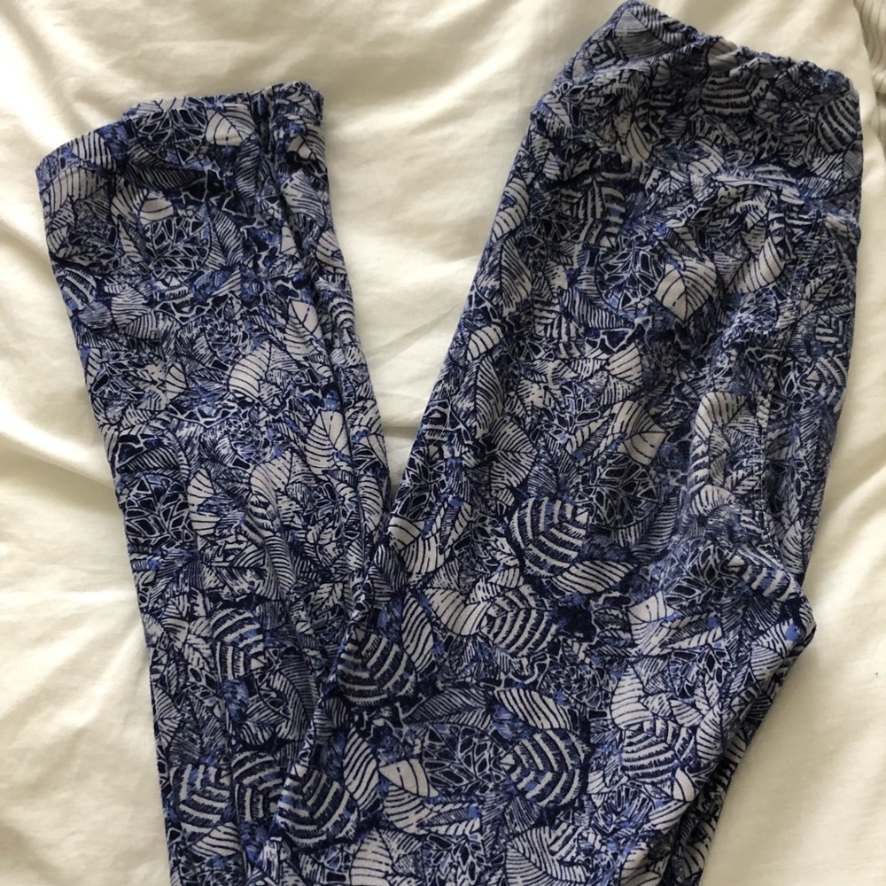 Blue patterned leggings